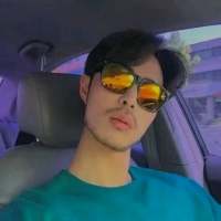 "  别把感情看得太重要  别把难过... 人潮太拥挤，我怕一放