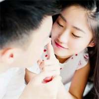 从前从前，有个人爱你很久 听到他在告诉你 说他