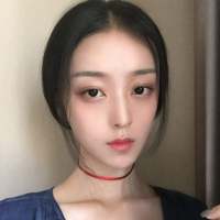 安和谷 瓶子里的花还在开着，