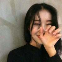 黛色浅浅映桃花，片片