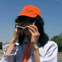 浓妆艳抹的她其实没几