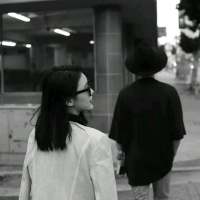 洛 钟情于岁月，浪荡于荒