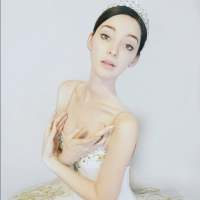 艾玛·杜蒙特Emma Dumont