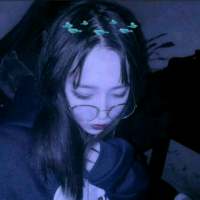 为你颠倒整个世界 为你背叛整个世界 你永远是我的定格，而