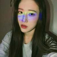 你讨厌自己不合群的样子却忘了自己的与众... 没人哄你，请你少发脾
