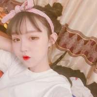 后来我们还是形同陌路吧。 因心中想你，便会轻声