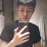 “希望你回来的时候 揉揉我的头 抱着我在... 说句你不喜欢听的 我