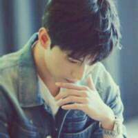 只是依旧静默，流离在