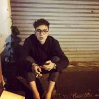 。 有人说，世界是有两端