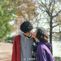想把你藏在我的梦里 天亮也带不走你 前一秒钟我们是幸福的