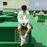 耀眼的人很多，但闪到你的只有我一个。 冷冽的无处可藏她从此