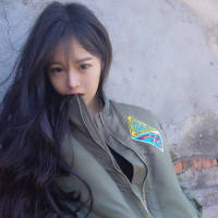 远远近近的楼窗里，灯