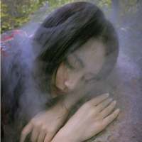 在万马齐喑的回忆里 在众人绵长的呼吸间 ... 云落泪了风会吹干它风