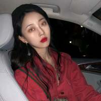 … 我们忍着爱情给的痛，