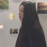 人如天上明月，是不可拥有。 有些人想见，坐飞机就