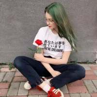 走在熟悉的街道上，怀