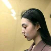 勉为其难 看，我还在笑，眼泪还