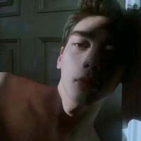 "  别把感情看得太重要  别把难过... 人潮太拥挤，我怕一放