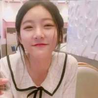 少女:暑假快乐嘞 玩累了吧，该散了吧。
