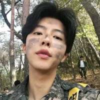 帅 孤独是栖息于床底的野