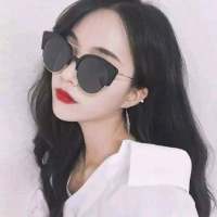 错的人就是错的人，从来不会因为你能忍或... 看着荧屏上一对对牵手