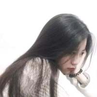 若你听见我的哽咽声请你捂上耳朵让我一直... 时间从玻璃壸中，偷偷