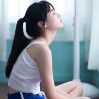 那个酒馆的老板娘生得一副好模样唇红齿白眉... 孤独不是封闭，痛苦不