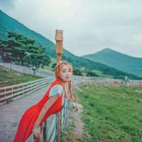 美少女情怀 别以为钻进人群你就不