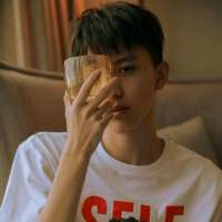 一辈子不长 不要在让你不快乐的 人和事上... A people o