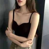 你像酒馆早早打烊 满心欢心的我冻死在长街 如果心情也能预约就好