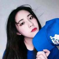 女头 当白日高挂在树梢上，