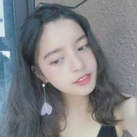 她可以褪色 可以枯萎 我不在乎 但我只要看... 谎言全当安慰 多些温