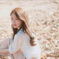 感情不必拿来慷慨 深情何须用来显摆 我从不奢望从你那里得