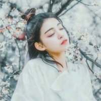 始于春 终于冬 爱有千万种 遗憾皆不同. 一个人要仰望多少次，