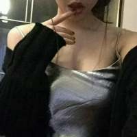 我不够漂亮倒也干净总是在笑却快乐很少 没... 还喜欢，还在意，但不