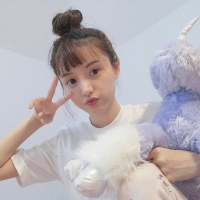 她可以褪色 可以枯萎 我不在乎 但我只要看... 谎言全当安慰 多些温
