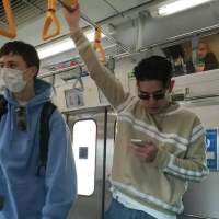 帅 孤独是栖息于床底的野