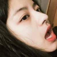 拥有善良清灵的心开心地笑 畅快地哭不矫... 她提着酒瓶摇摇晃晃的