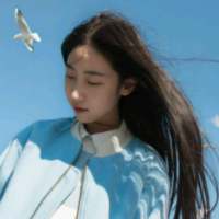去到你的城市 吹你吹过的风 这算不算相拥 不怨你无情的意外，只