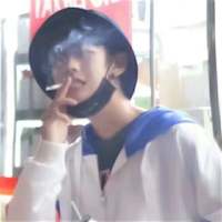 很遗憾吧 那么喜欢连张合照都没有 我喜欢一个人游荡在拥