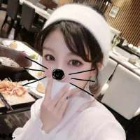 安琪拉以前有一只小熊跟着她 她总是说 你看... 爱你这件事就深藏在心