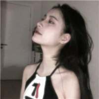 他阿 既不爱我 又不肯放过我. 我多余我烦人我远离你