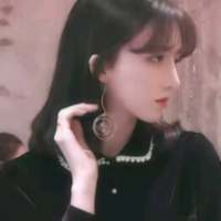 谁还记得第一个让自己喜欢到疯掉的人 如果让你在LOL和我