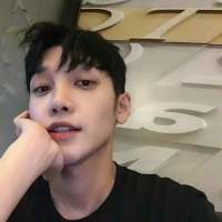 "  别把感情看得太重要  别把难过... 人潮太拥挤，我怕一放