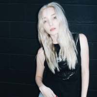 艾玛·杜蒙特Emma Dumont