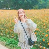 你在等他也在等风。 在我这里 你就是我的