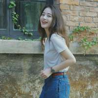 而我已经分不清你是友情还是错过的爱情 我懂苦衷，理解难处尊