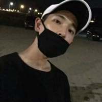 男头 耳朵塞满孤独 我听不