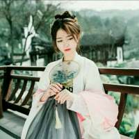 古风系女，桃花运 你是一个人孤独，还是