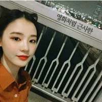 干净也爱笑. 也许我还不够能力把你
